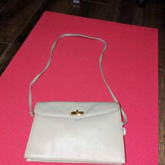 Beautiful Light Gray Crossbody Bag By Amanda Smith. Very Nice And Roomy - Picture 3 of 7
